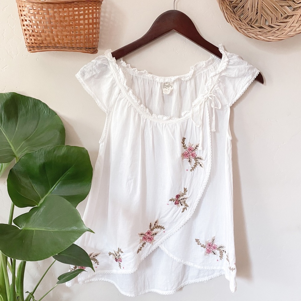 Free People White Floral Embroidered Blouse, EUC